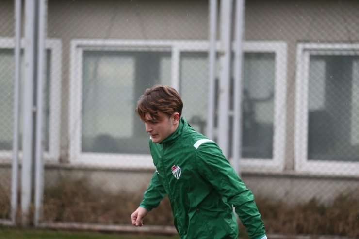 Ali Akman:"Bursaspor’da iyi işler yaparak Avrupa’ya gitmek istiyorum"