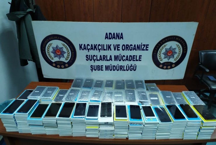 Adana’da 65 bin liralık kaçak telefon ele geçirildi