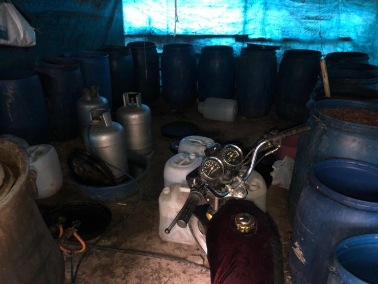 Adana’da 2 bin 800 litre kaçak içki ele geçirildi