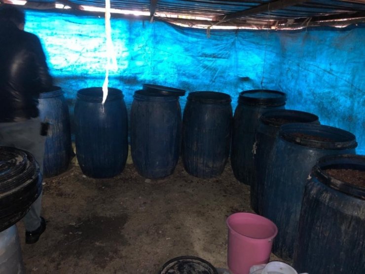 Adana’da 2 bin 800 litre kaçak içki ele geçirildi