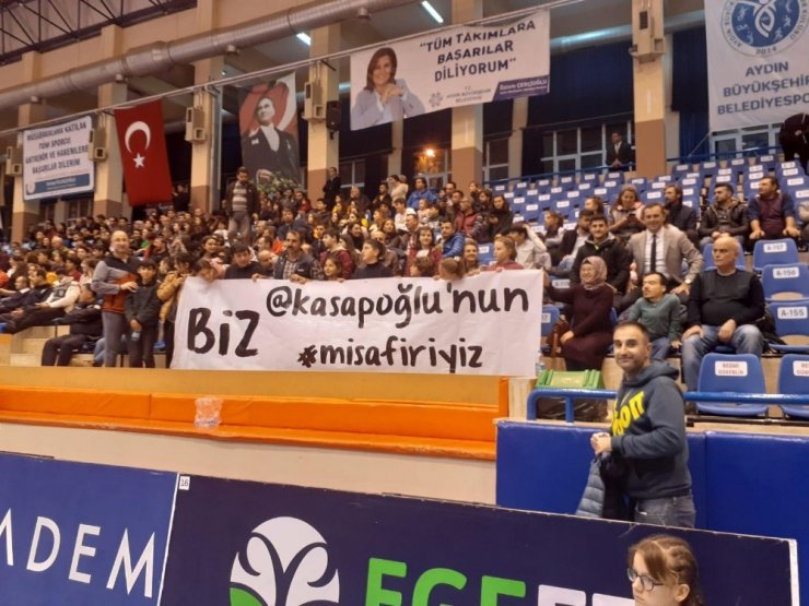 Aydınlı miniklerden Bakan Kasapoğlu’na pankartlı teşekkür