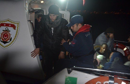 Ayvalık’ta 108 düzensiz göçmen yakalandı