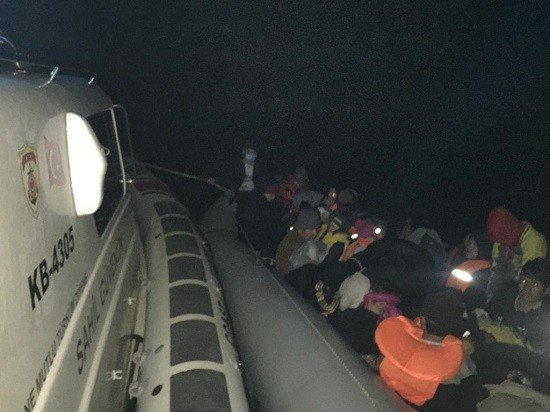 Ayvalık’ta 108 düzensiz göçmen yakalandı