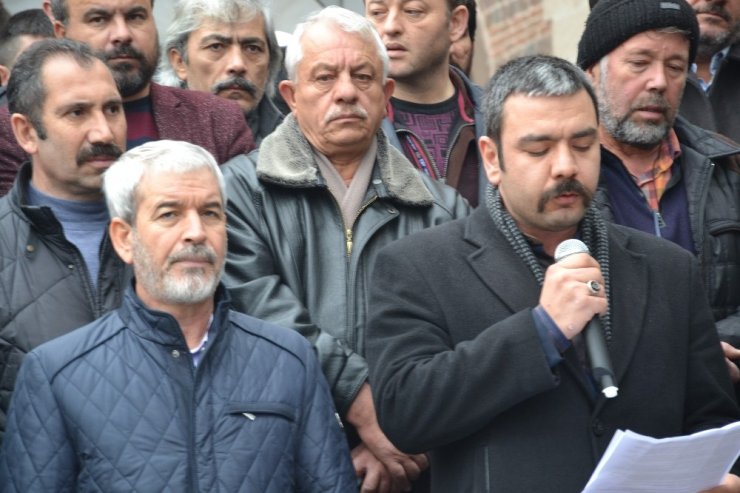 Eller Doğu Türkistan için açıldı