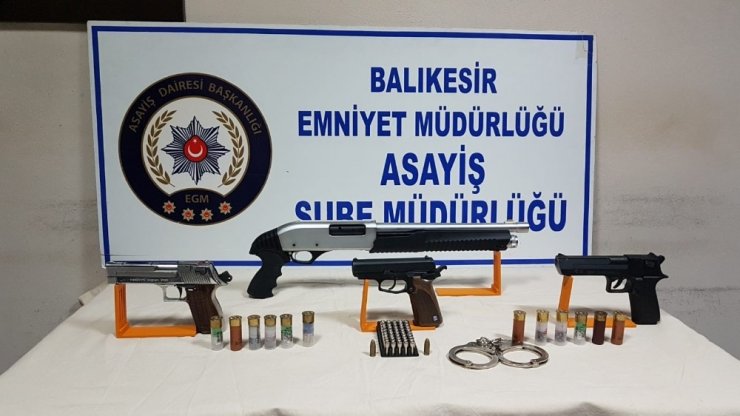 Balıkesir’de polisi 6 silah ele geçirdi