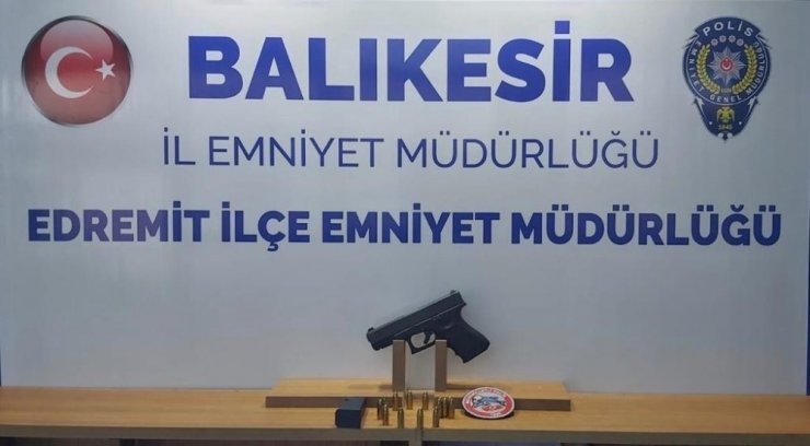 Balıkesir’de polisi 6 silah ele geçirdi
