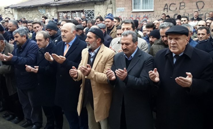 Bayburt’ta öldürülen Zehra Erdemir, son yolculuğuna uğurlandı