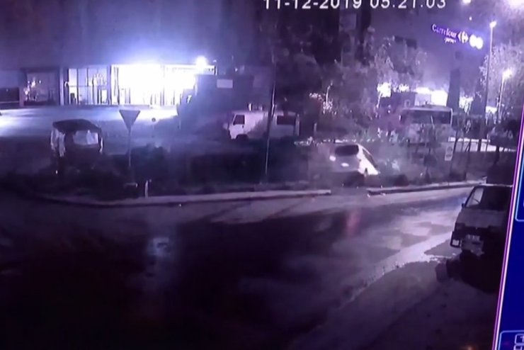 Bomonti’de alkollü sürücü süratli şekilde viraja girince kanala uçtu