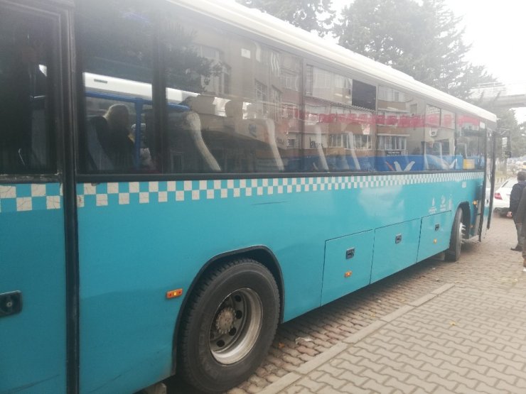 Otobüste uyuyan kadına taciz iddiası: Linç girişimi kamerada