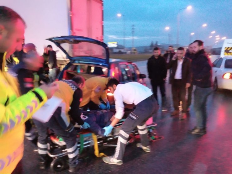 Otomobille tır çarpıştı: 4 yaralı