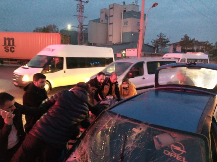 Otomobille tır çarpıştı: 4 yaralı