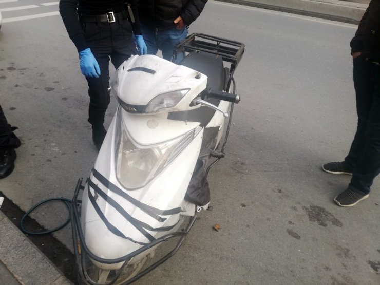 Esenyurt’ta vatandaşların kovaladığı hırsızlar motosikleti bırakıp kaçtı