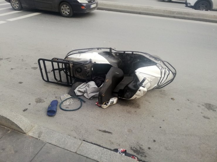 Esenyurt’ta vatandaşların kovaladığı hırsızlar motosikleti bırakıp kaçtı