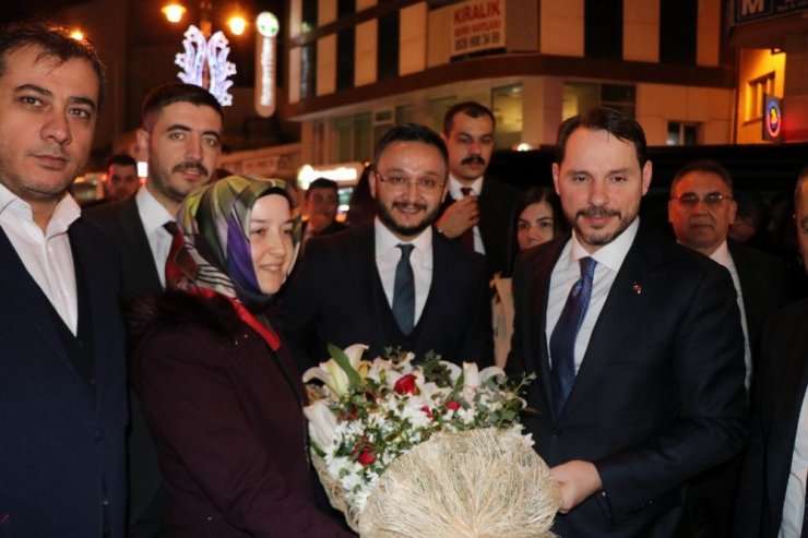 Bakan Albayrak, AK Parti İl Başkanlığını ziyaret etti