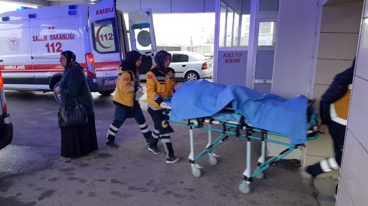 Tarım işçilerini taşıyan minibüs devrildi: 8 yaralı