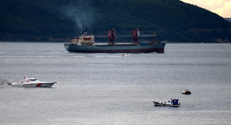 Rus askeri gemisi Çanakkale Boğazı'ndan geçti