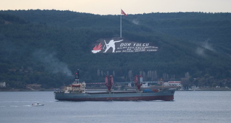Rus askeri gemisi Çanakkale Boğazı'ndan geçti