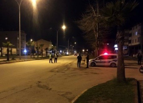 Karasu’da polis uygulamasında 6 şüpheli gözaltına alındı