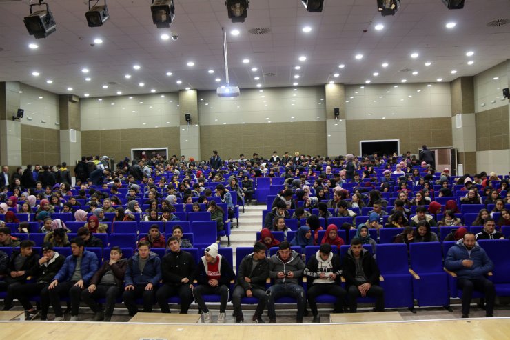 Şarkışla'da "Gençlik ve Güvenli Gelecek" konferansı