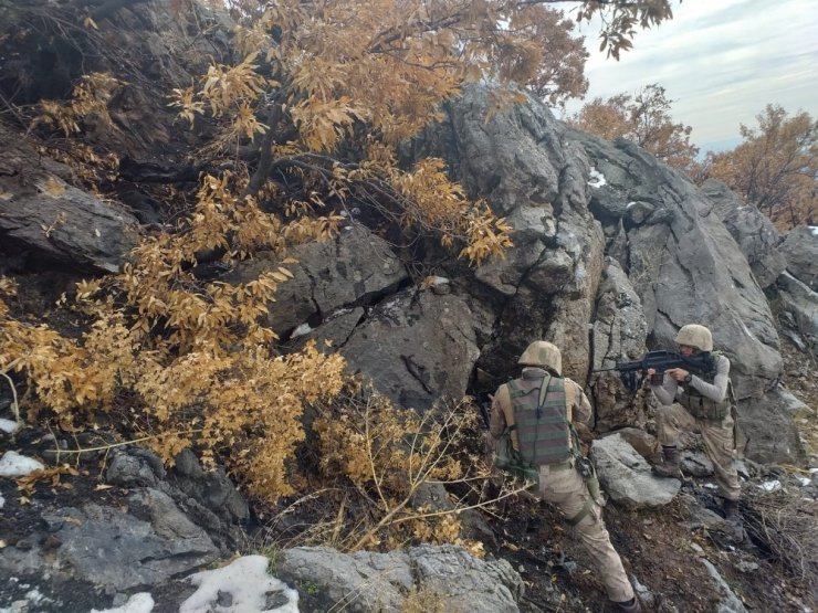 Siirt’te terör örgütü PKK’ya ait 9 sığınak imha edildi