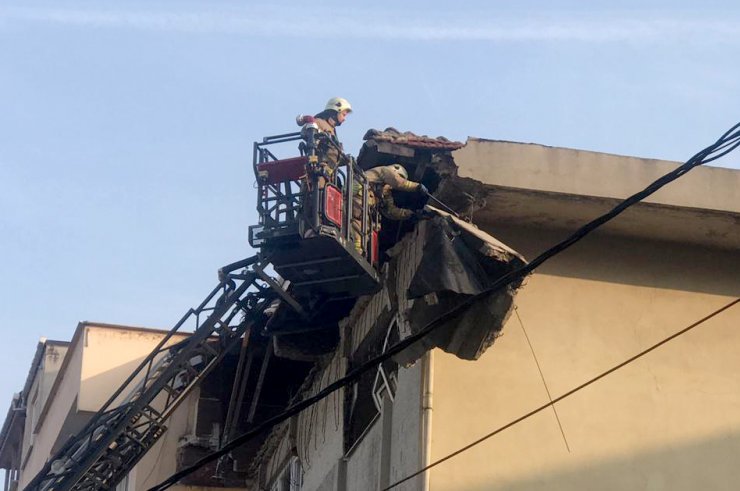 GÜNCELLEME-Şişli'de binanın çatısında çökme meydana geldi