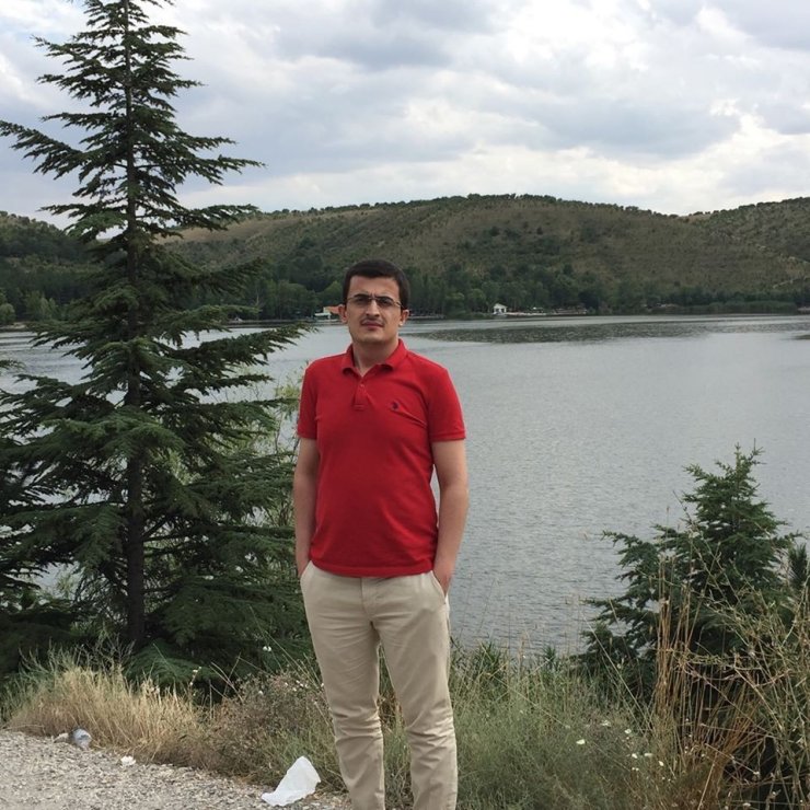 13. katlı binanın terasından düşerek ölen genç hakim toprağa verildi
