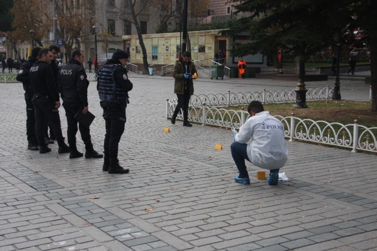 Sultanahmet Meydanı’nda silahlı kavga: 2 yaralı