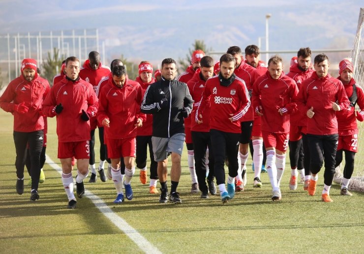 Sivasspor, Fenerbahçe’ye hazırlanıyor
