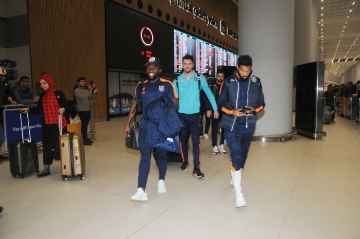 Avrupa’da tur atlayan Başakşehir, İstanbul’a döndü