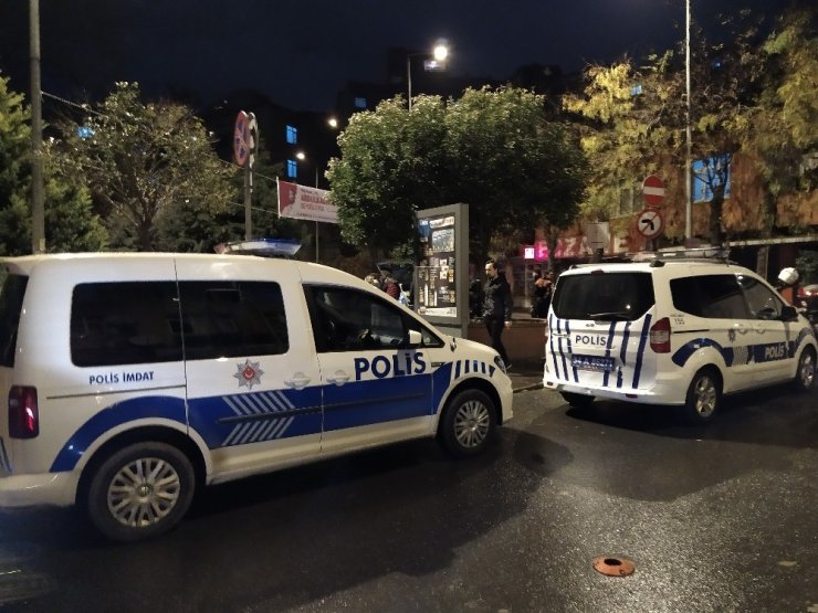 Beyoğlu’nda motosikletli şahıslar parkta sohbet eden gruba ateş açtı: 2 yaralı