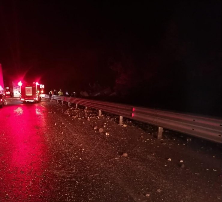 Pancar yüklü kamyon devrildi: 1 yaralı