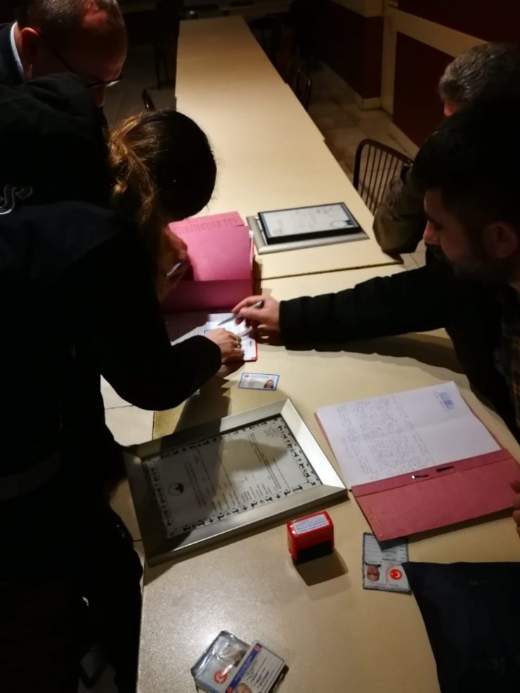 Bursa’da polisinden umuma açık mekanlarda denetim