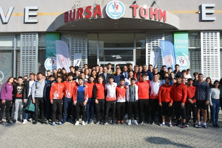 Burtom olimpiyatlara hazırlanan sporculara sponsor oldu