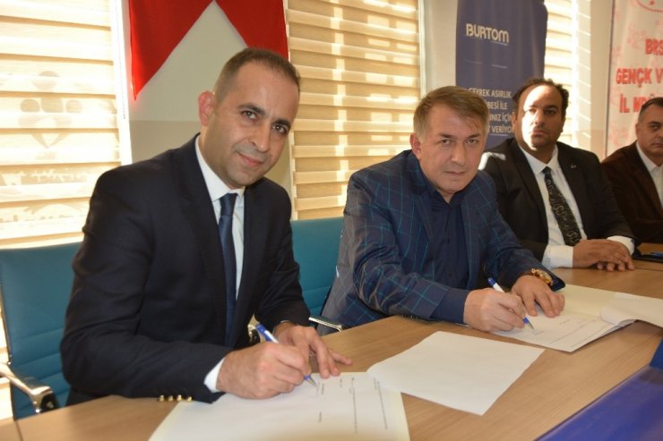 Burtom olimpiyatlara hazırlanan sporculara sponsor oldu