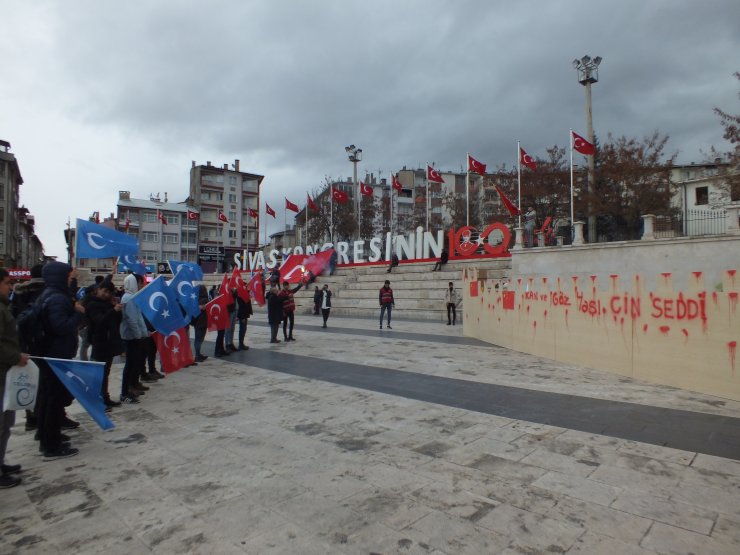 Çin'in Doğu Türkistan politikaları Sivas'ta protesto edildi