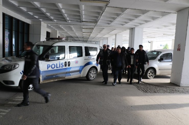 FETÖ’cüleri Yunanistan’a kaçırmaya çalışan şebeke çökertildi
