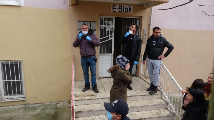Yaşlı adam kaldığı apartta ölü bulundu
