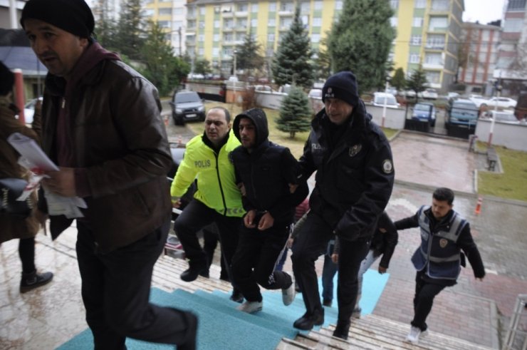 Sosyal medya üzerinden uyuşturucu satan kardeşler tutuklandı
