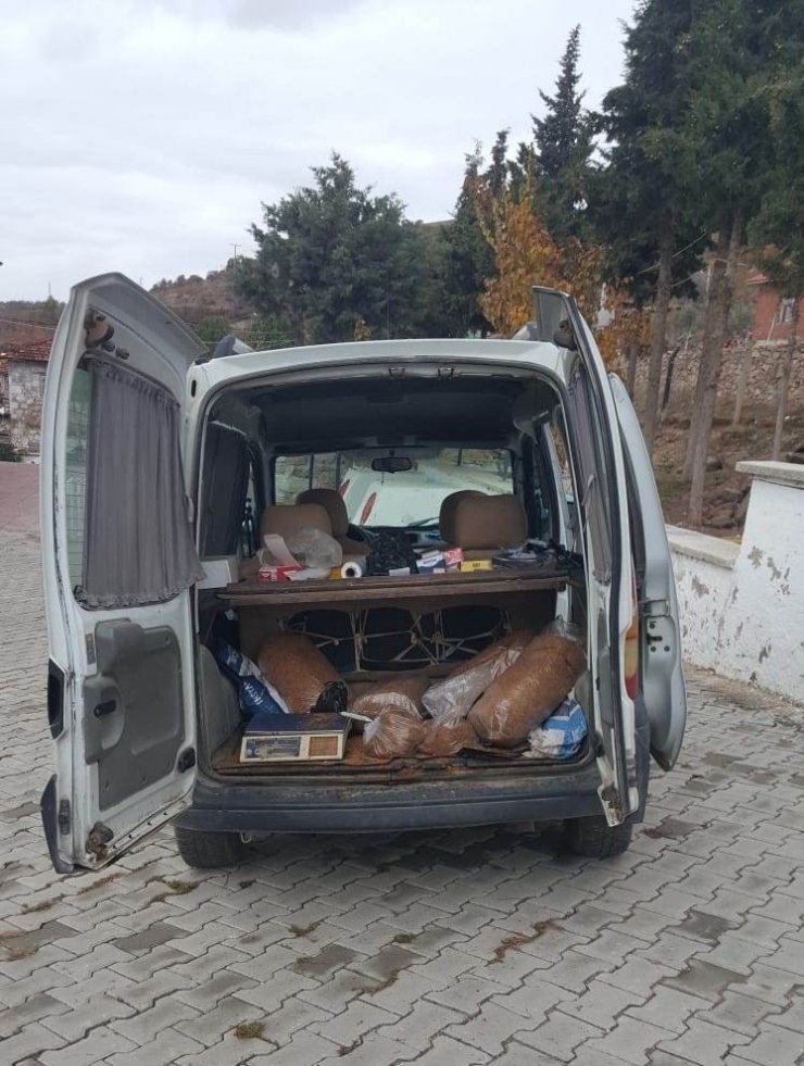 Demirci’de kaçak tütün ve sigara operasyonu