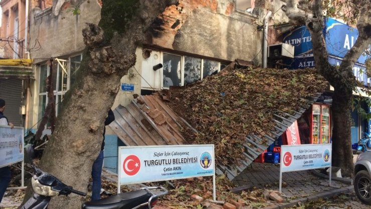 Tarihi kahvenin sundurması çöktü