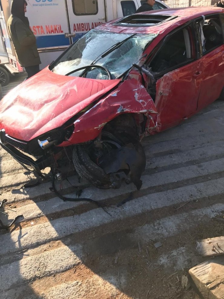 Artvin’de meydana gelen trafik kazasında 1 kişi öldü 2 kişi yaralandı