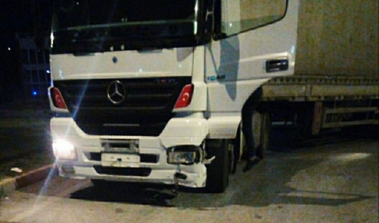 Samsun’da tır otomobil ile çarpıştı: 3 yaralı