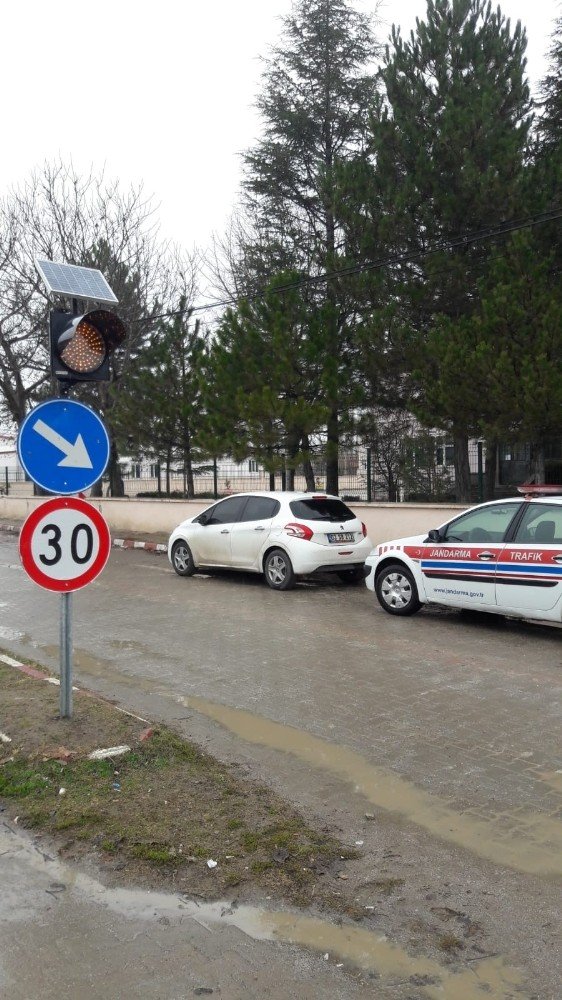 Şuhut’ta trafik ışık levhaları değiştirildi