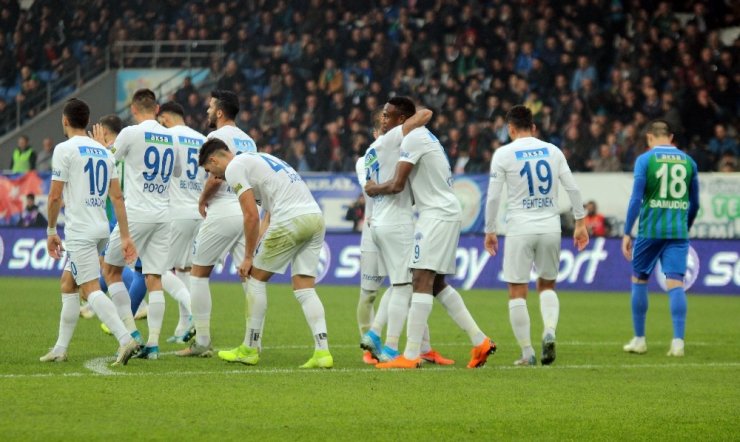 Süper Lig: Çaykur Rizespor: 0 - Kasımpaşa: 2 (İlk yarı)