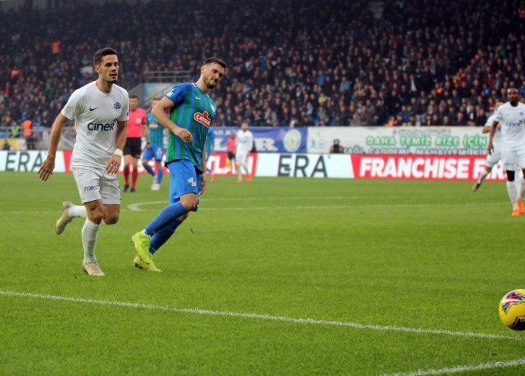 Süper Lig: Çaykur Rizespor: 0 - Kasımpaşa: 2 (İlk yarı)