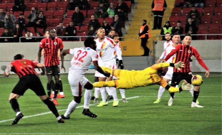 Süper Lig: Gençlerbirliği: 2 - Göztepe: 1 (İlk yarı)