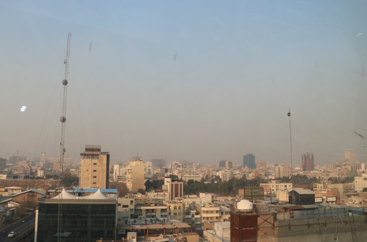 Tahran'da hava kirliliği nedeniyle yarın okullar tatil edildi