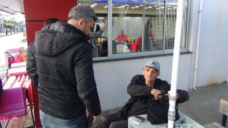 Engelli şahıs hırsızlık yaparken kameralara yakalandı