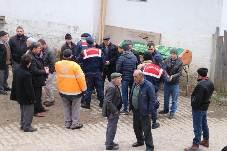 Babası tarafından vurulan 19 yaşındaki genç son yolculuğuna uğurlandı