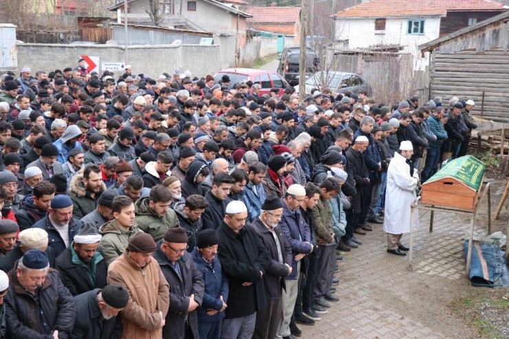 Babası tarafından vurulan 19 yaşındaki genç son yolculuğuna uğurlandı